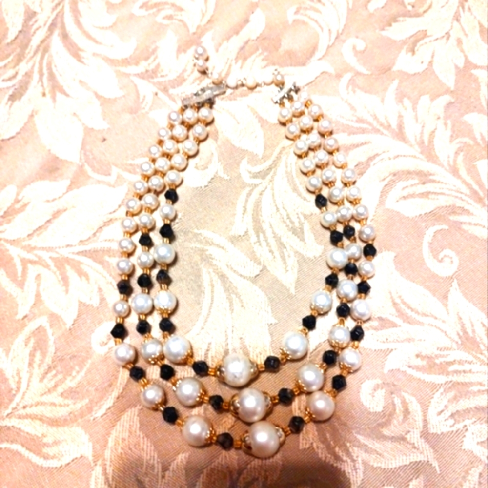 🖤🐺🖤Lovely Vintage Faux Pearl & Iridescent Blue-Black Acrylic Faceted Necklace - Picture 4 of 10